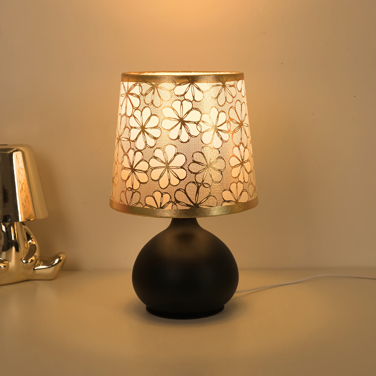 Modern minimalist sunflower table lamp with adjustable brightness