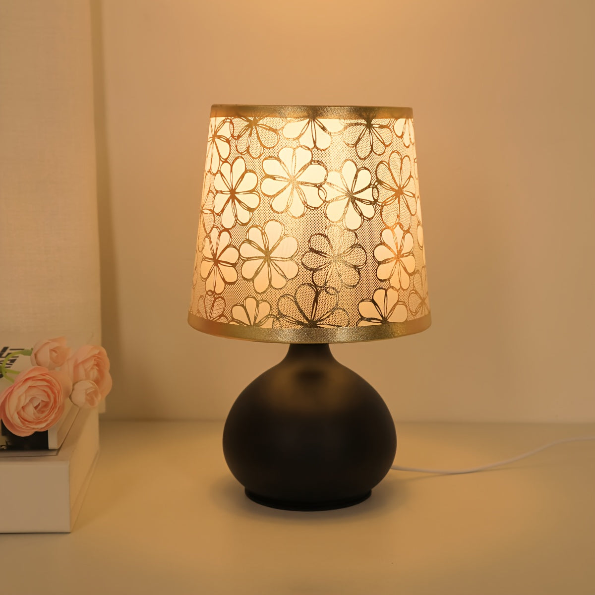 Modern minimalist sunflower table lamp with adjustable brightness