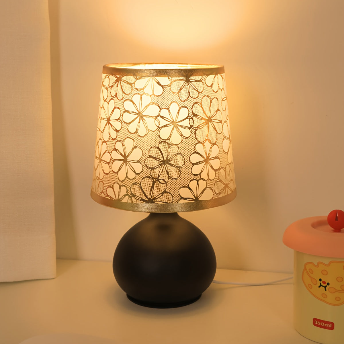 Modern minimalist sunflower table lamp with adjustable brightness